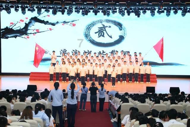 你喜欢的人还喜欢着前任还该不该聊下去？